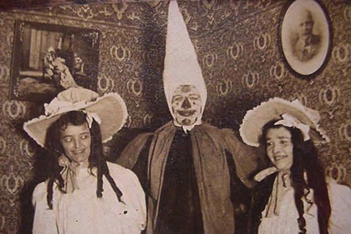 creepy_vintage_halloween_costumes_10